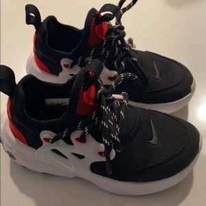 NIKE PRESTO Size 10.5 C